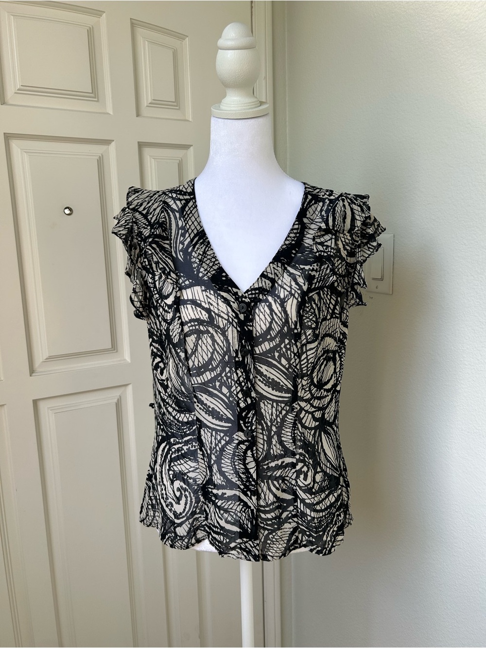 Worthington Black & Ivory Abstract Print Ruffle Sleeve Sheer Blouse Top M